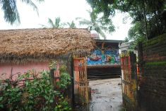 The uneven earthy Path in front of the Pothi Ashram